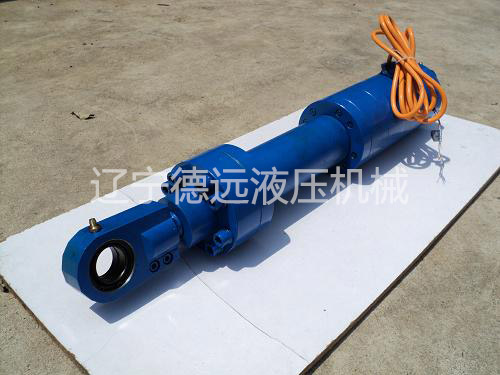 CD内(nèi)置位移傳(chuán)感器液壓(ya)缸