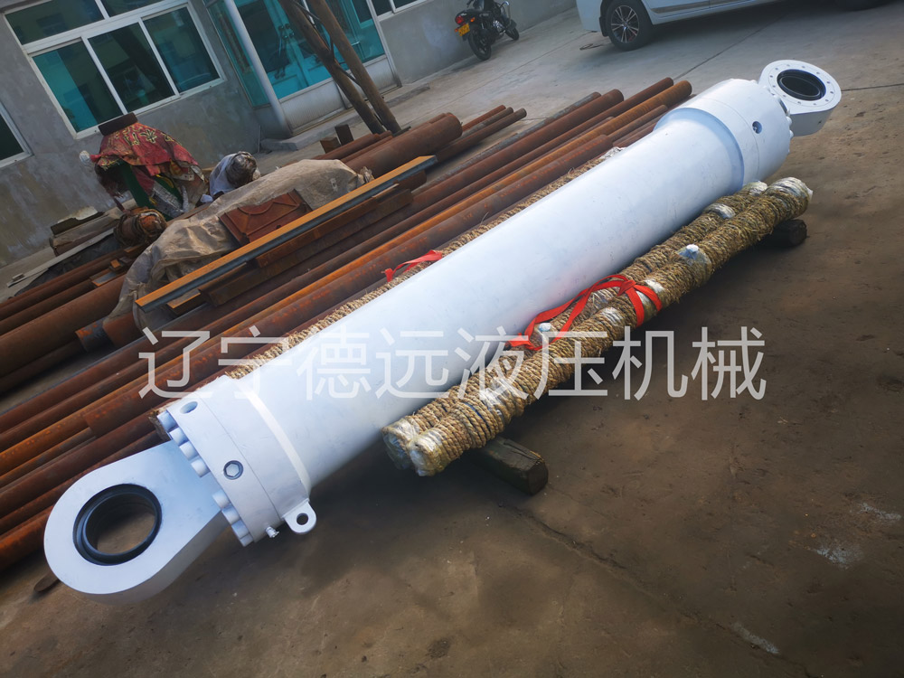 CD350系(xì)列重型液(yè)壓缸，行程(chéng)5米