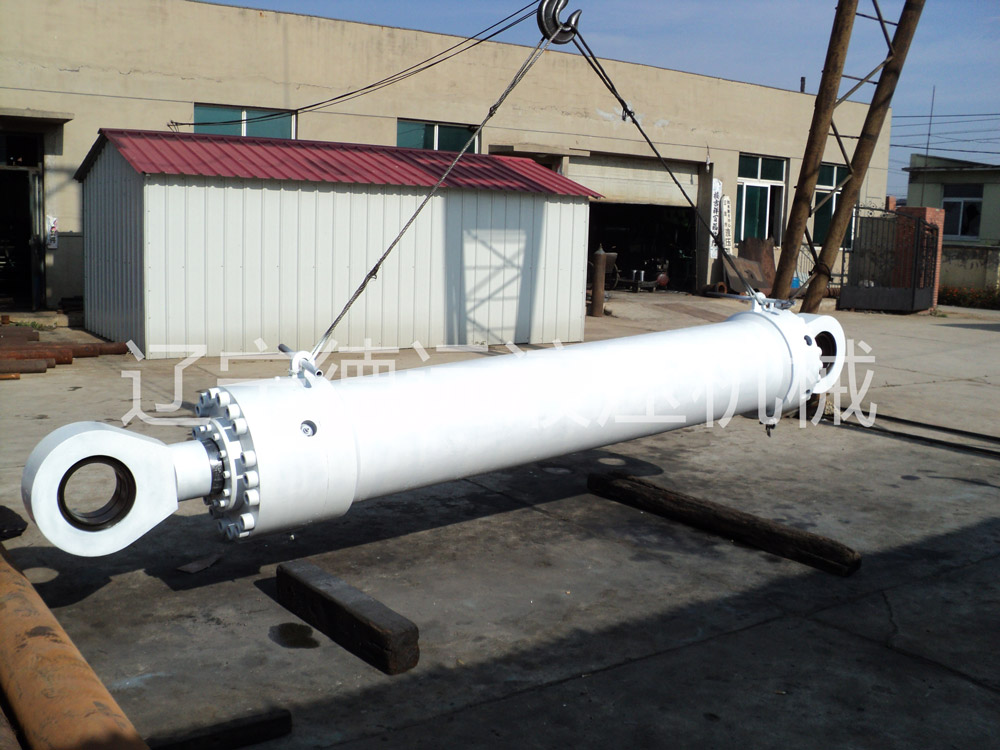 CD350大(dà)型液壓缸(gāng)