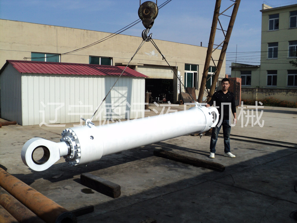 CD350大(dà)型液壓缸(gāng)