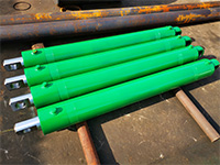 尾(wei)部自動調(diao)心液壓缸(gang)D160-100-1500